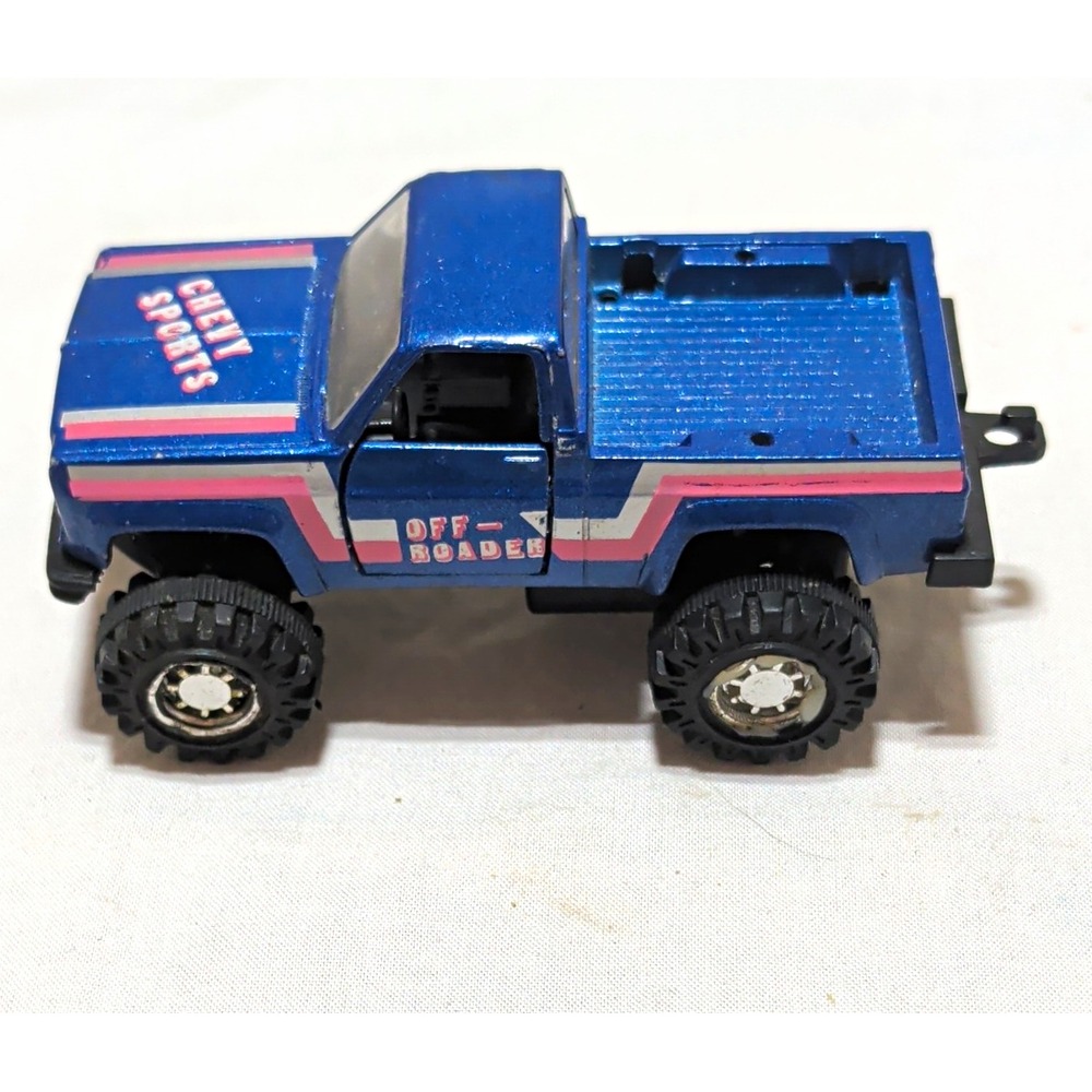 Yat Ming 1982 Chevrolet Chevy Sports Off-Roader Pickup 1/64 Diecast Blue 8317